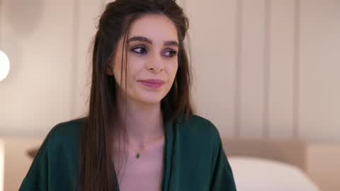 Snapshot of dovia chatting on February 12, 8:20 am . . online show from February 12, 8:20 am