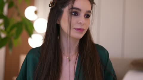 Snapshot of dovia chatting on March 7, 8:11 am . . online show from March 7, 8:11 am