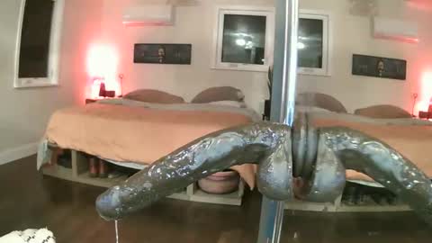 Snapshot of dpthroatorallybi chatting on March 6, 6:10 am dpthroatorallybi online show from March 6, 6:10 am