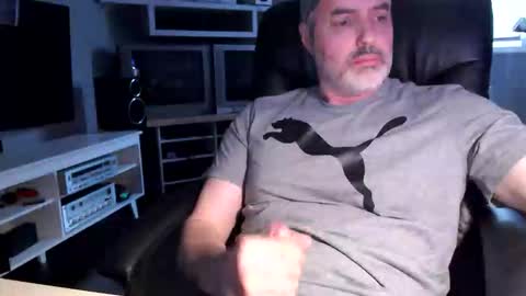 Snapshot of dr_dave20 chatting on February 14, 7:43 pm dr_dave20 online show from February 14, 7:43 pm