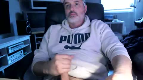 Snapshot of dr_dave20 chatting on February 21, 6:09 pm dr_dave20 online show from February 21, 6:09 pm