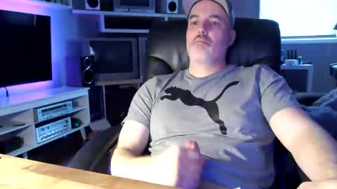 Snapshot of dr_dave20 chatting on March 6, 2:35 pm dr_dave20 online show from March 6, 2:35 pm