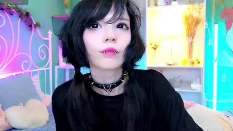 Draculaura online show from December 28, 12:15 am