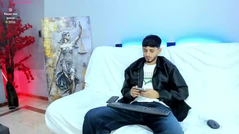 Snapshot of drake_and_zara chatting on May 22, 12:22 pm Drake and Zara online show from May 22, 12:22 pm