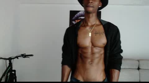 Snapshot of drake_brown_23 chatting on May 5, 6:10 am Drake 23 online show from May 5, 6:10 am