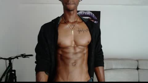 Snapshot of drake_brown_23 chatting on May 18, 7:14 am Drake 23 online show from May 18, 7:14 am