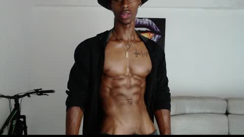 Snapshot of drake_brown_23 chatting on May 20, 7:03 am Drake 23 online show from May 20, 7:03 am