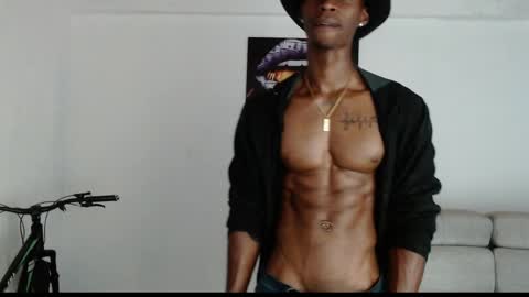 Snapshot of drake_brown_23 chatting on May 25, 7:14 am Drake 23 online show from May 25, 7:14 am