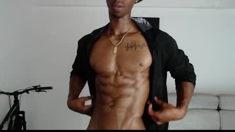 Snapshot of drake_brown_23 chatting on May 28, 8:33 am Drake 23 online show from May 28, 8:33 am