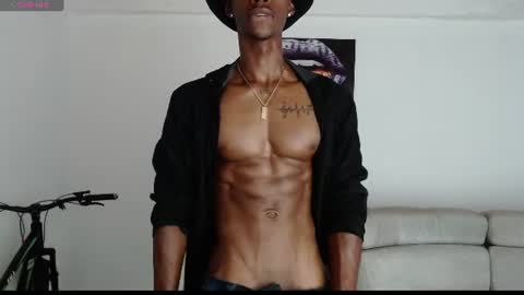 Snapshot of drake_brown_23 chatting on June 16, 12:35 am Drake 23 online show from June 16, 12:35 am