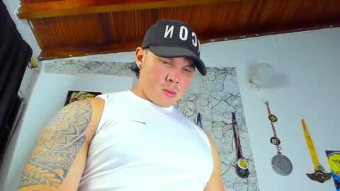 Snapshot of drake_xion1 chatting on November 23, 1:27 am drake_xion1 online show from November 23, 1:27 am