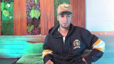 Snapshot of drakeneumann chatting on May 11, 3:45 am Drake Neuman online show from May 11, 3:45 am