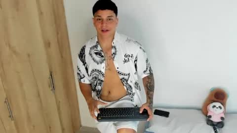 Snapshot of drakesmith02 chatting on April 3, 10:19 pm Drake Smith online show from April 3, 10:19 pm