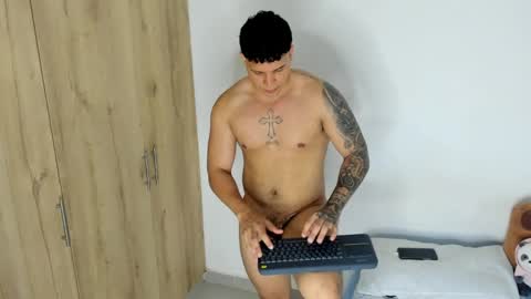 Snapshot of drakesmith02 chatting on April 17, 11:19 pm Drake Smith online show from April 17, 11:19 pm