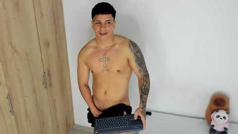 Snapshot of drakesmith02 chatting on April 23, 10:34 pm Drake Smith online show from April 23, 10:34 pm