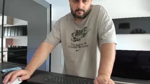 Snapshot of dravenpeak chatting on July 2, 8:31 am DravenPeak online show from July 2, 8:31 am