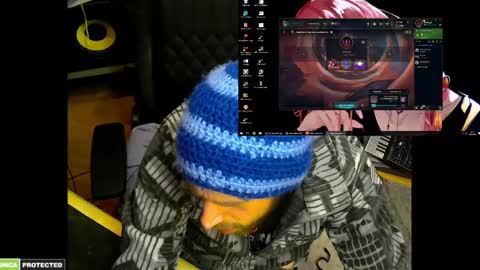 Snapshot of drawingcock chatting on January 2, 4:13 pm drawingcock online show from January 2, 4:13 pm