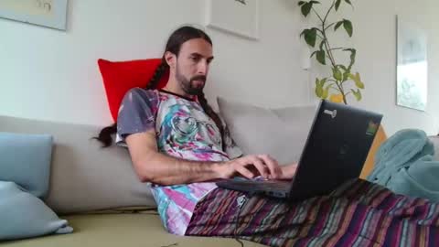 Snapshot of dread1990 chatting on May 8, 1:05 pm new profile Aircum99 online show from May 8, 1:05 pm