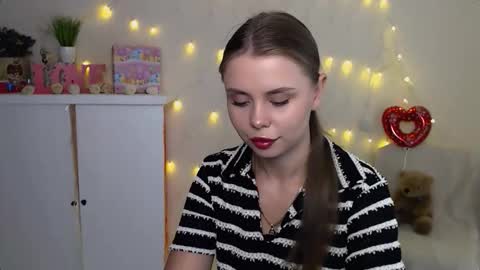 Snapshot of dream_mari chatting on September 11, 7:19 am Mari online show from September 11, 7:19 am