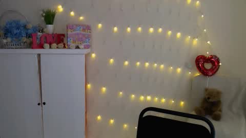 Snapshot of dream_mari chatting on September 19, 7:32 am Mari online show from September 19, 7:32 am
