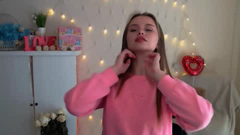 Snapshot of dream_mari chatting on October 3, 10:23 am Mari online show from October 3, 10:23 am