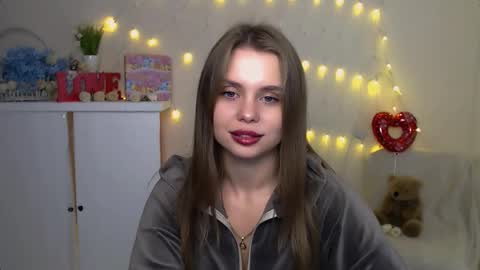 Snapshot of dream_mari chatting on October 6, 7:39 am Mari online show from October 6, 7:39 am