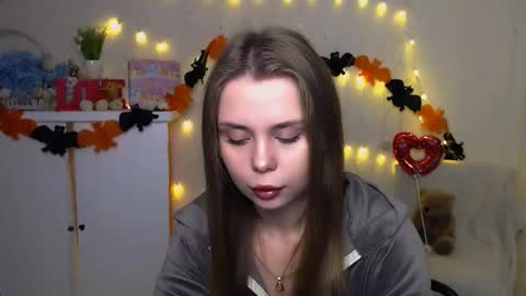 Snapshot of dream_mari chatting on October 10, 5:39 am Mari online show from October 10, 5:39 am