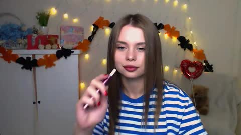 Snapshot of dream_mari chatting on October 17, 5:32 am Mari online show from October 17, 5:32 am