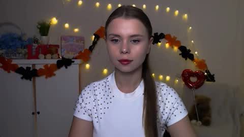 Snapshot of dream_mari chatting on October 20, 5:19 am Mari online show from October 20, 5:19 am