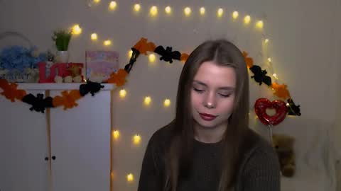 Snapshot of dream_mari chatting on October 23, 5:51 am Mari online show from October 23, 5:51 am
