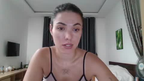 dream_petal_ online show from July 1, 11:23 am