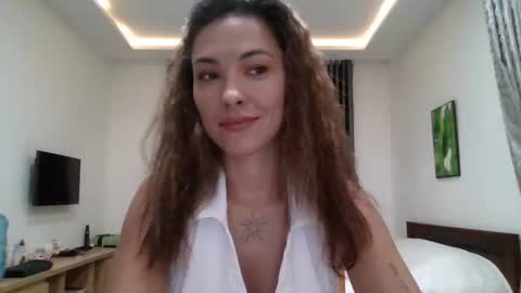 dream_petal_ online show from July 9, 7:34 am