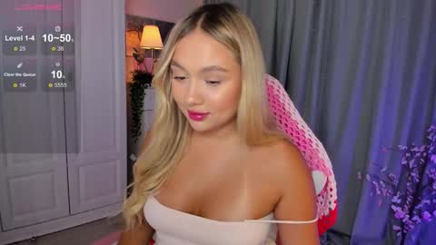 Snapshot of dreamaise chatting on October 3, 3:42 pm  Mary   pvt open    use pink and blue app lovense online show from October 3, 3:42 pm