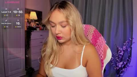 Snapshot of dreamaise chatting on October 12, 1:54 pm  Mary   pvt open    use pink and blue app lovense online show from October 12, 1:54 pm