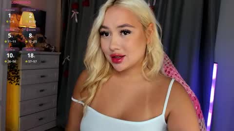 Snapshot of dreamaise chatting on May 14, 2:24 pm Mary pvt open use pink and blue app lovense online show from May 14, 2:24 pm