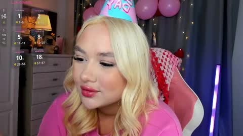 Snapshot of dreamaise chatting on May 24, 1:49 pm Mary pvt open use pink and blue app lovense online show from May 24, 1:49 pm