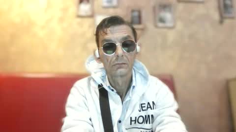 Snapshot of dreambob chatting on September 28, 8:03 pm Dreambob online show from September 28, 8:03 pm