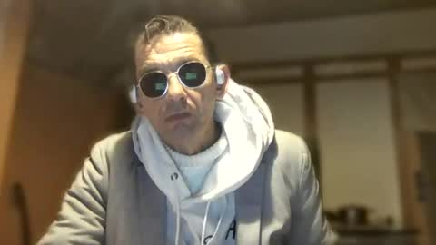 Snapshot of dreambob chatting on December 1, 7:19 pm Dreambob online show from December 1, 7:19 pm