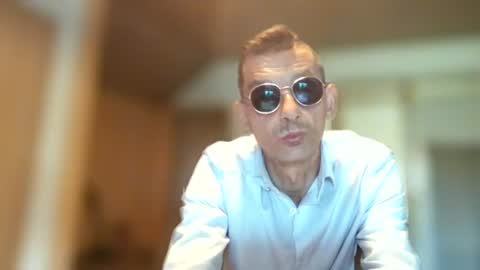 Snapshot of dreambob chatting on June 15, 5:04 pm Dreambob online show from June 15, 5:04 pm