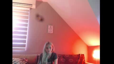 A girl online show from January 10, 8:05 am