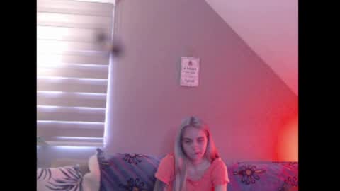 Snapshot of dreamcatcherfantasy chatting on March 30, 7:31 am A girl online show from March 30, 7:31 am