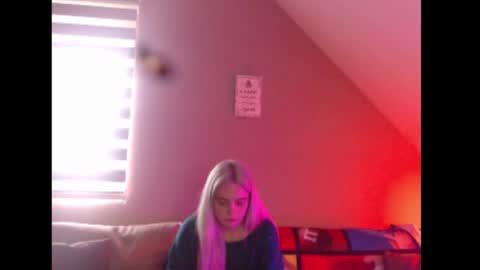 Snapshot of dreamcatcherfantasy chatting on April 3, 7:28 am A girl online show from April 3, 7:28 am