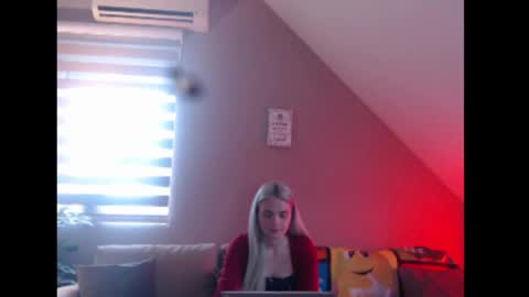 Snapshot of dreamcatcherfantasy chatting on April 14, 7:36 am A girl online show from April 14, 7:36 am