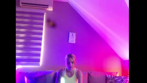 A girl online show from May 26, 7:15 am
