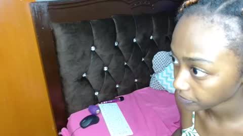 Snapshot of dreameyez chatting on February 20, 6:26 am Dreameyes online show from February 20, 6:26 am