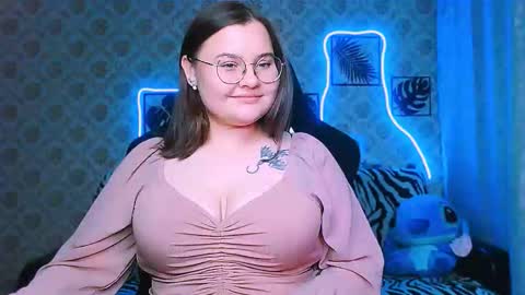 dreamforyoue2 online show from November 6, 7:59 pm