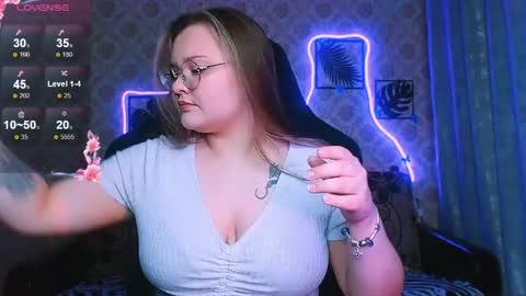 dreamforyoue2 online show from May 24, 6:35 pm