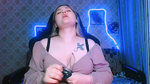 dreamforyoue2 online show from June 7, 8:23 pm