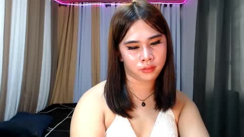 Snapshot of dreammegan chatting on February 4, 1:23 am Stacy DONT FORGET TO FOLLOW ME AND THUMBS UP my wife samgrg2 online show from February 4, 1:23 am