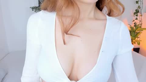 Snapshot of dreamsgirl18 chatting on January 15, 2:13 pm Evablonde Abby black hair online show from January 15, 2:13 pm